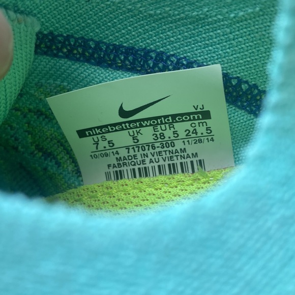 Nike Women Shoes - Picture 6 of 6